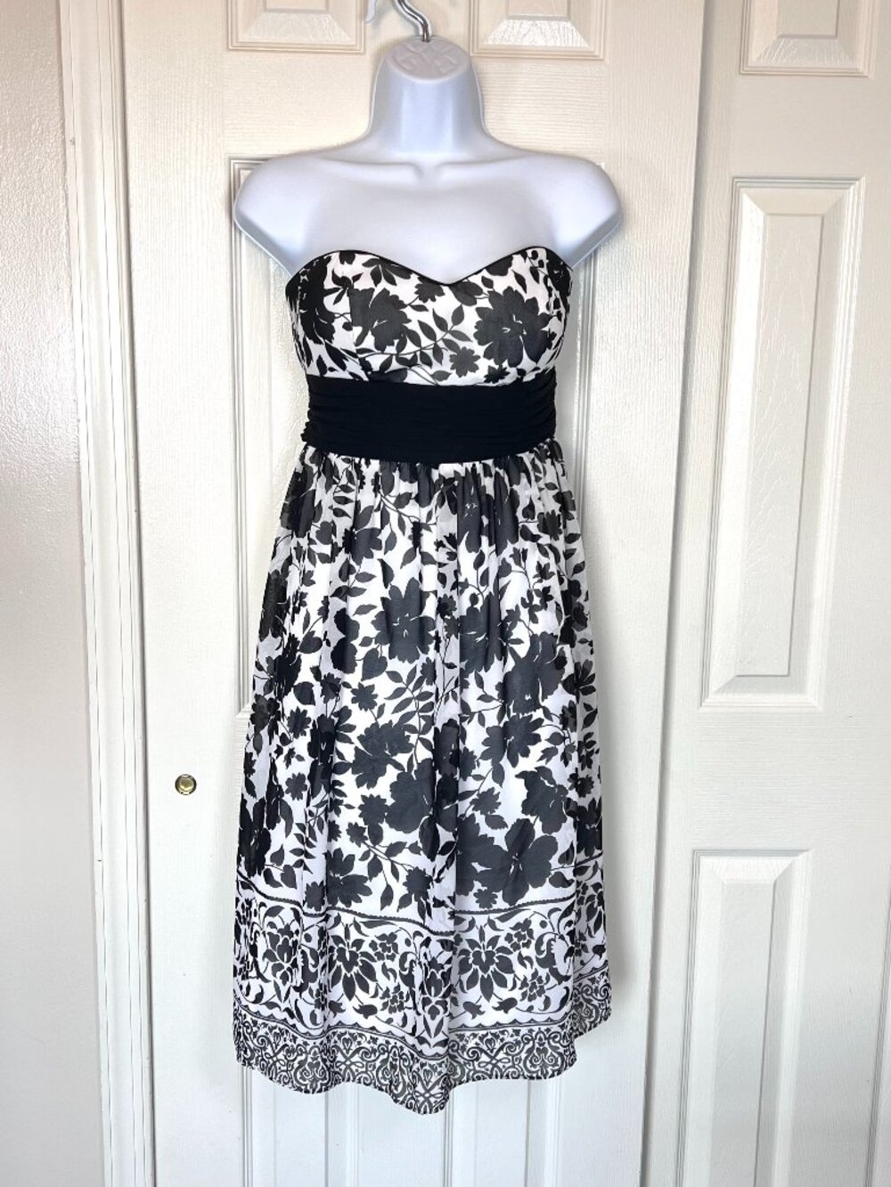 White House Black Market Strapless Floral Dress Size 2 Y2K Homecoming Formal